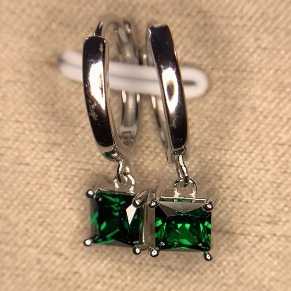 Ryze Party .925 Elegant Sterling Silver and Green Hoop Earrings